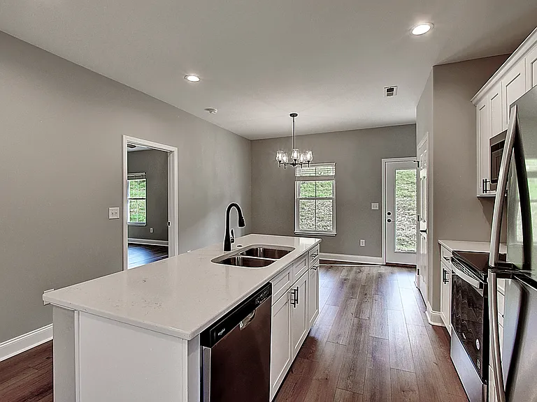 209 University Pkwy #41 — Photo 25
