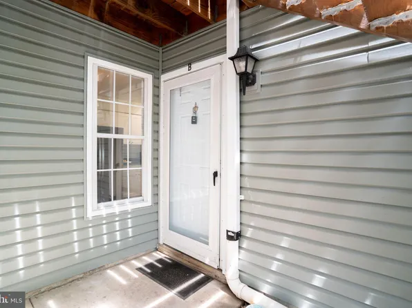 8607 Beekman Pl #7B, Alexandria, VA 22309