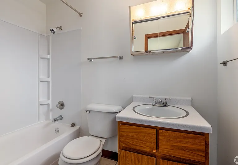 1138 E Walnut St #D — Photo 10