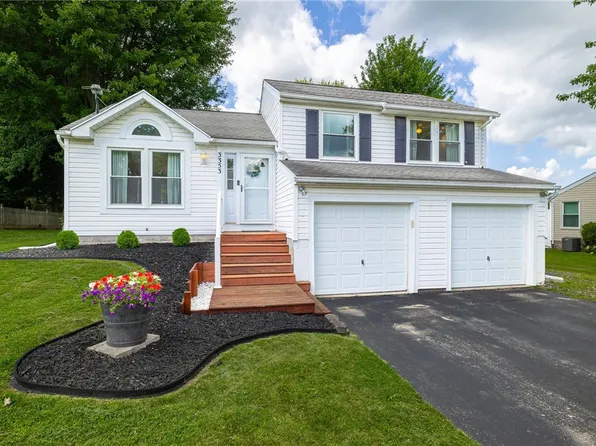 3353 Evergreen Cir, Walworth, NY 14568