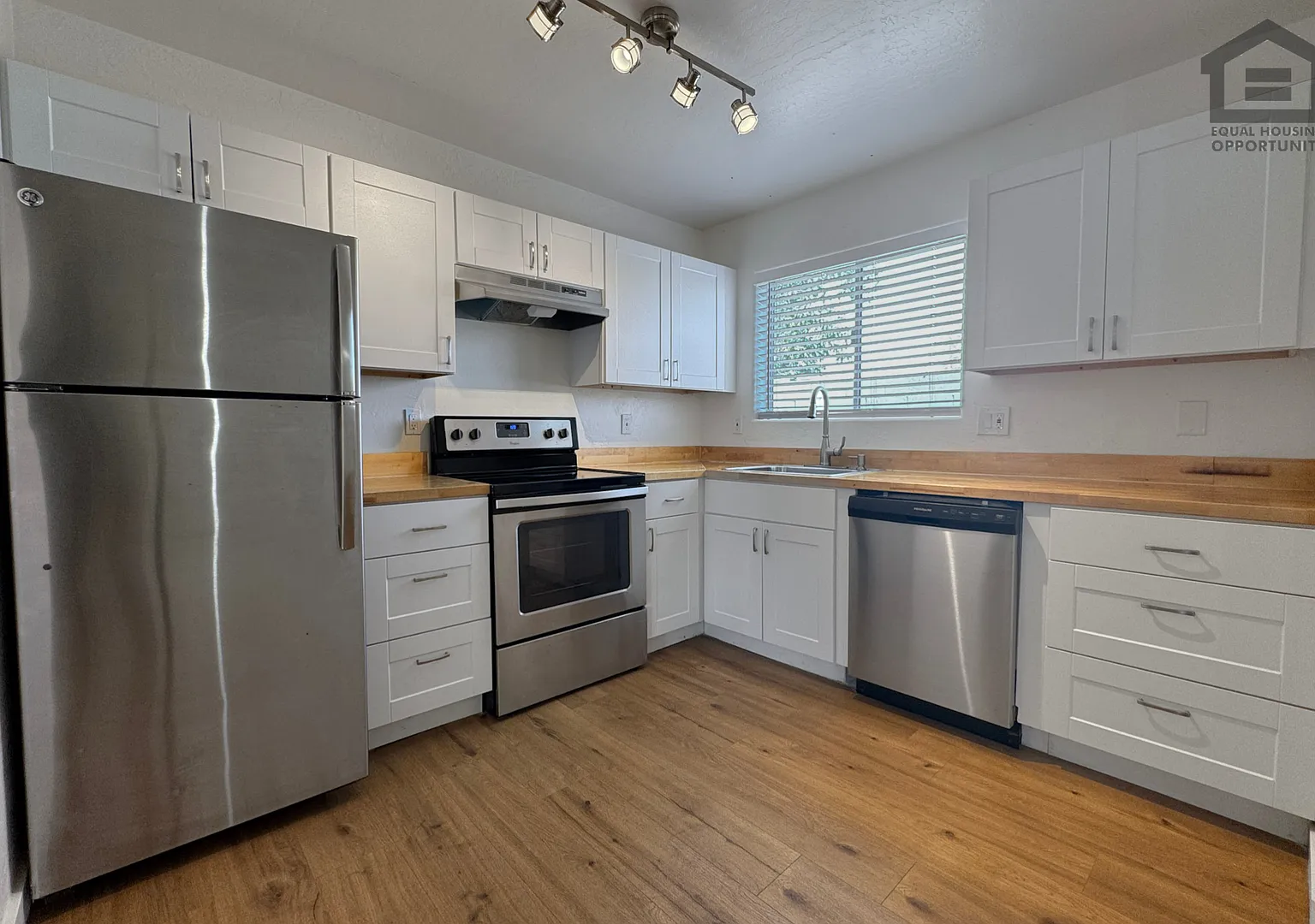 1455 E Taylor St — Photo 2