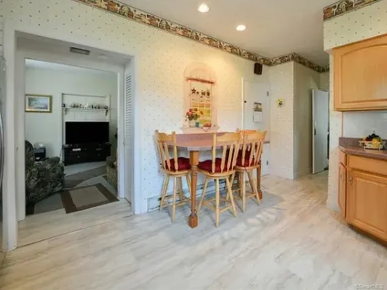 1544 Stanley St — Photo 19