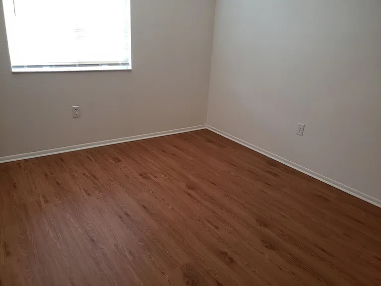 325 Lenoir St — Photo 9