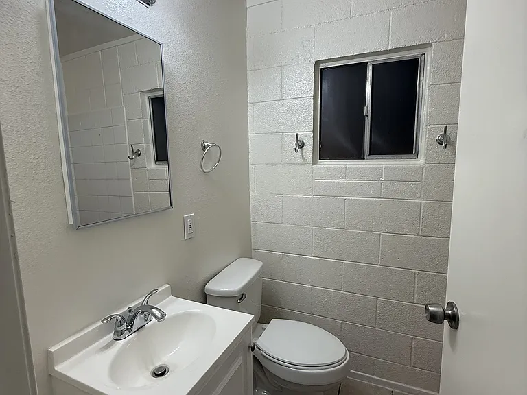 2100 E Desert Inn Rd #14 — Photo 3