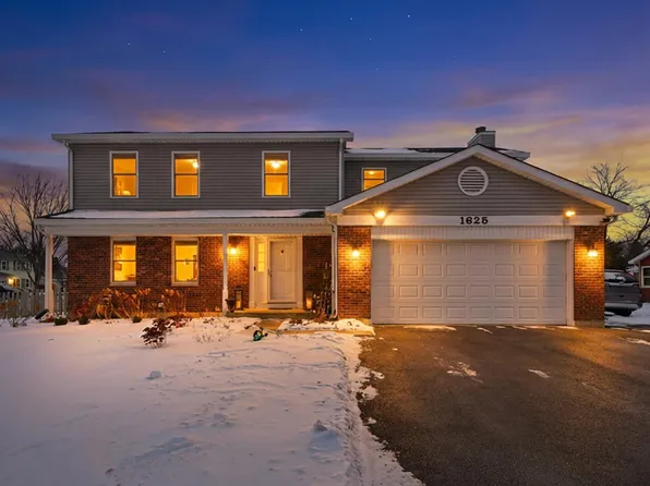 1625 Powder Horn Dr, Algonquin, IL 60102