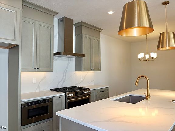 4th image of 465 Bordeaux Blvd