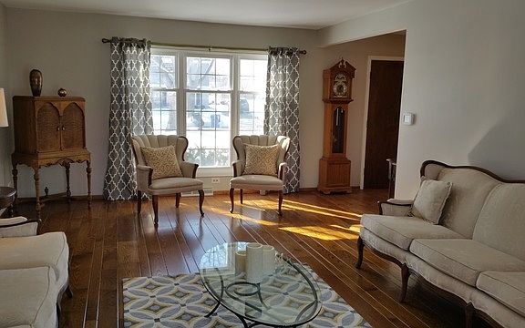 5th image of 879 Munroe Cir S