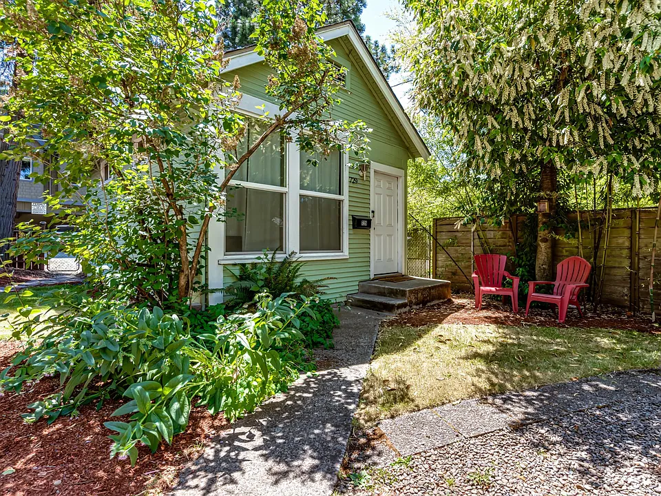 729 E 18th Aly