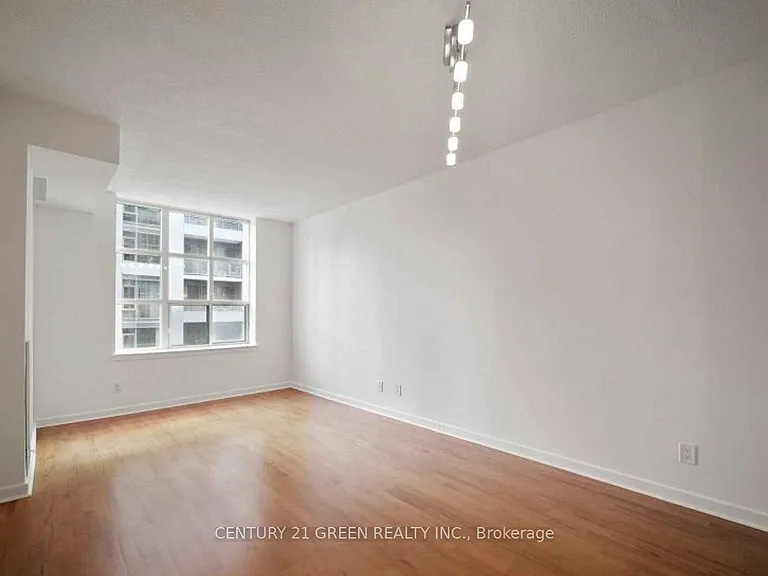 438 Richmond St W #819 — Photo 11