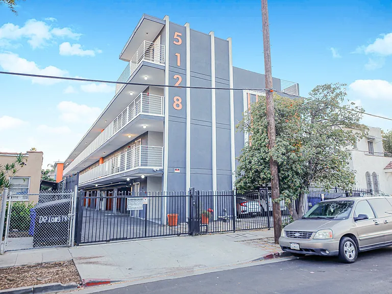 5128 De Longpre Ave #18 — Photo 5