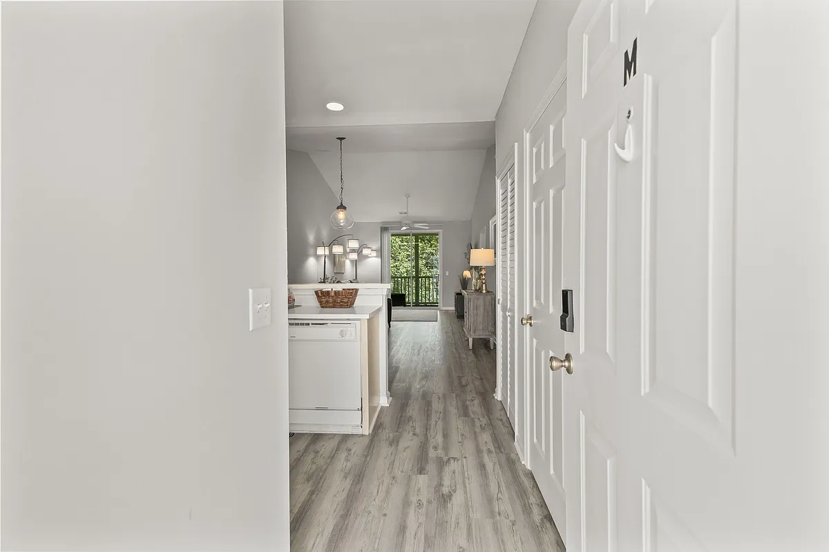 Building Photo - 1314 River Oaks Dr #1M