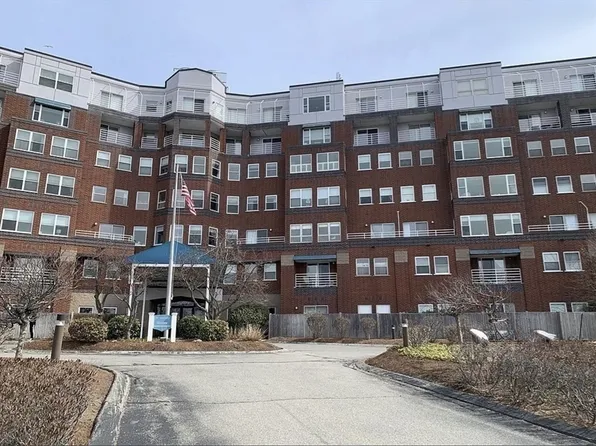 9 Park Ave APT 202, Hull, MA 02045