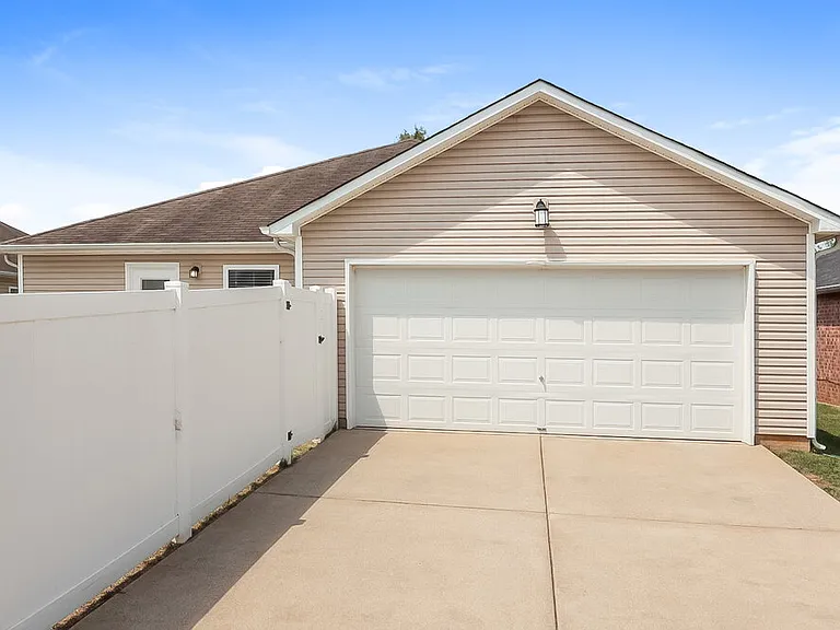 3618 Blaze Dr — Photo 16