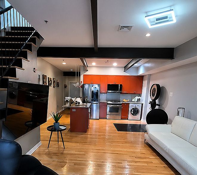 2nd image of 242 Centre St Unit 4