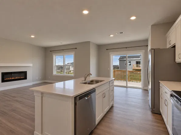 1052 Maywood Ln, Waukee, IA 50263
