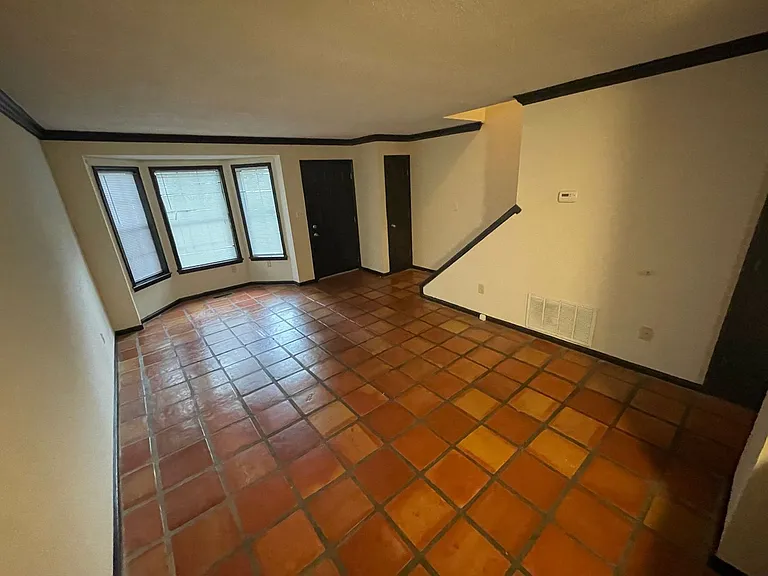 425 Peabody St — Photo 2