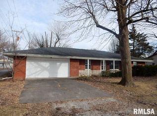 516 8th St, Carrollton, IL 62016