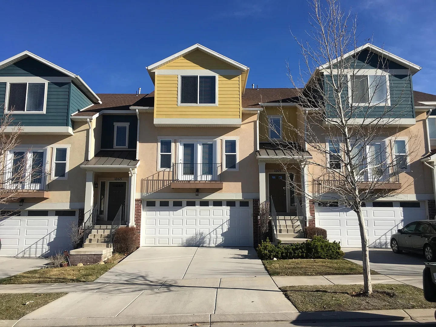 Luxury 4 Bedroom Town Home in Sandy! — Photo 1