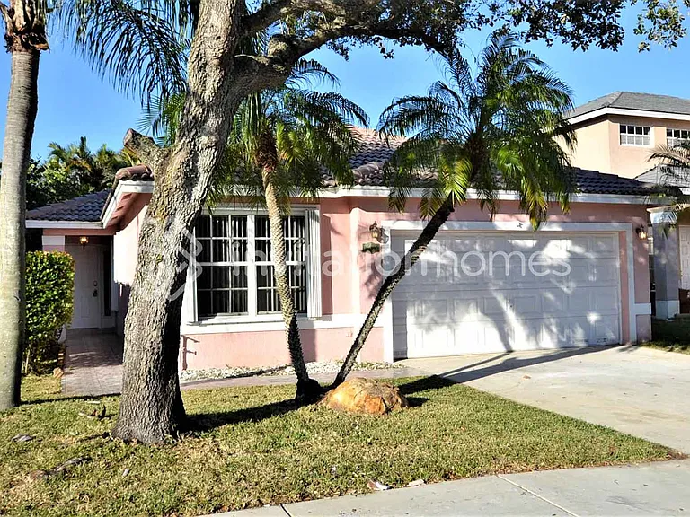 16335 NW 19th St — Photo 1