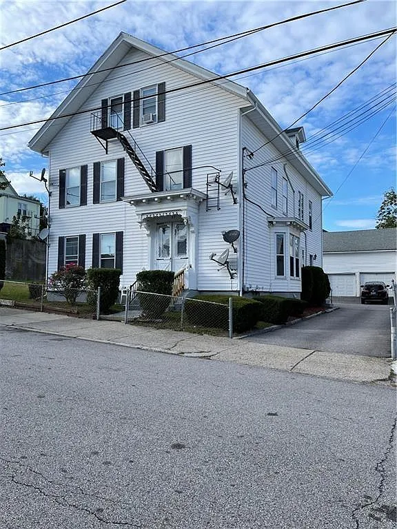 4 bed, 1500 sqft, $2,250 — Photo 1