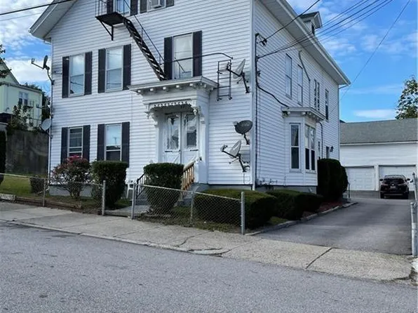 27 Summit St APT 2, Central Falls, RI 02863
