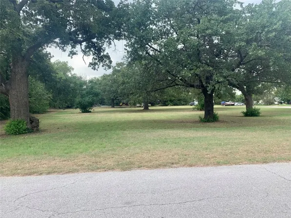 Lamar St, Nocona, TX 76255