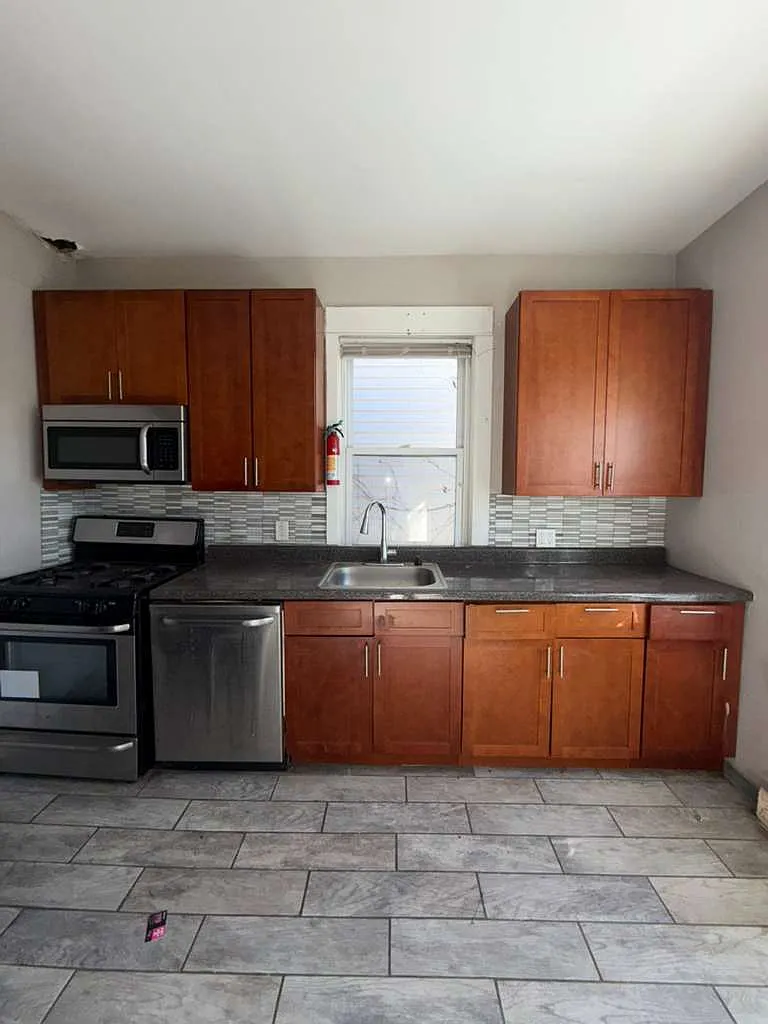 3 bed, $2,600 — Photo 2