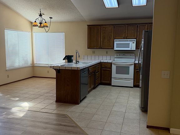 5th image of 679 Hawk Dr