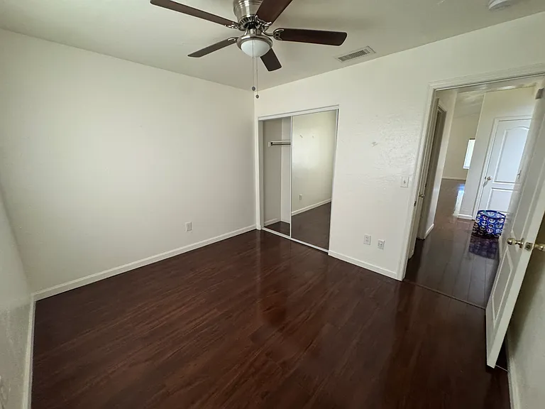 1727 E Pontiac Dr — Photo 26
