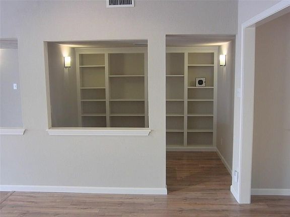 4th image of 3113 Silverdale Ln