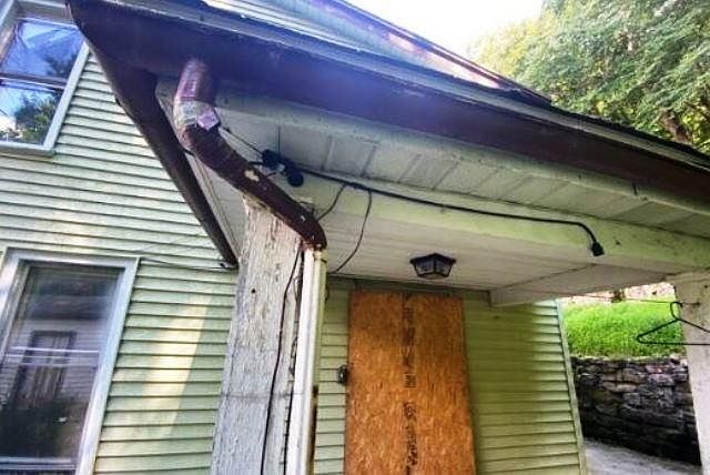 2nd image of 518 W Savory St