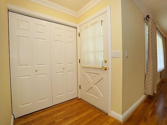 4th image of 726 Shady Hollow Ln