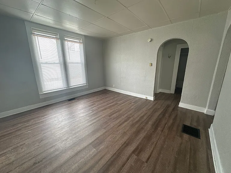 1305 W Jackson St — Photo 2