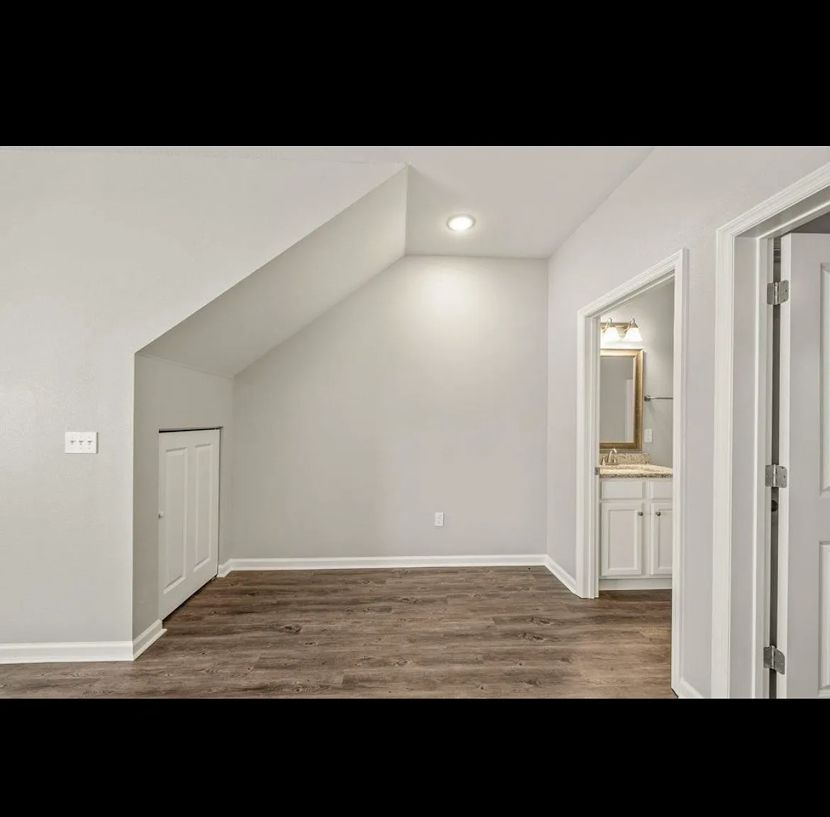 30 Wainscott Cir — Photo 4