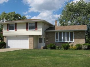 1141 Long Ridge Dr, Seven Hills, OH 44131