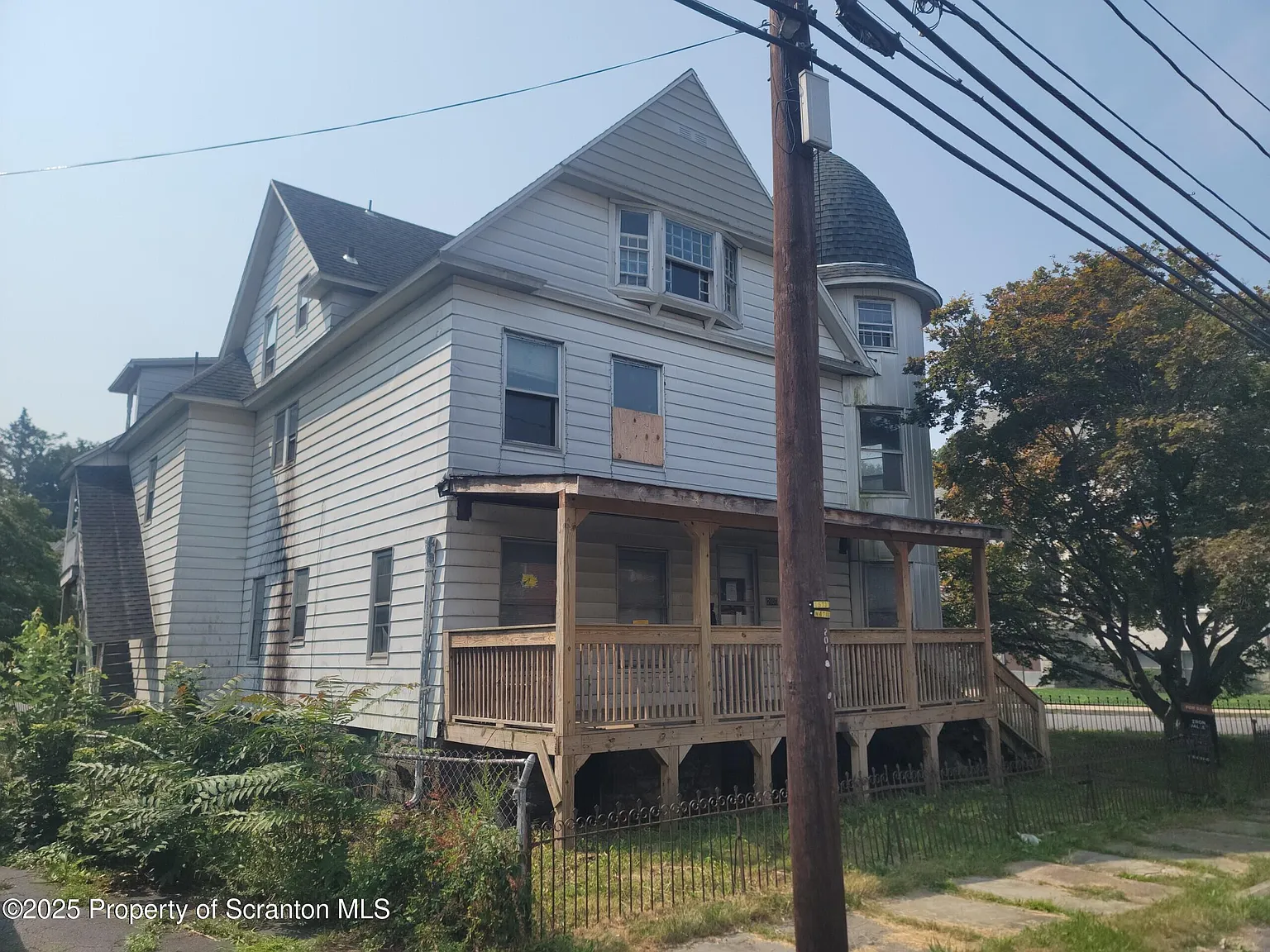 2006 Wayne Ave photo 1