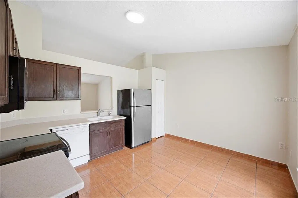 3 bed, 2.0 bath, 1208 sqft, $1,775 — Photo 4