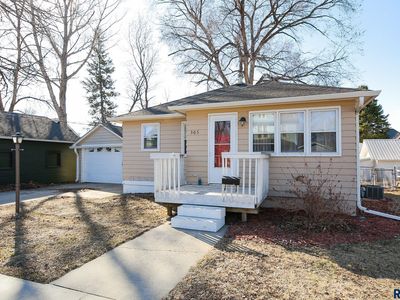 305 E 1st St, Canton, SD, 57013