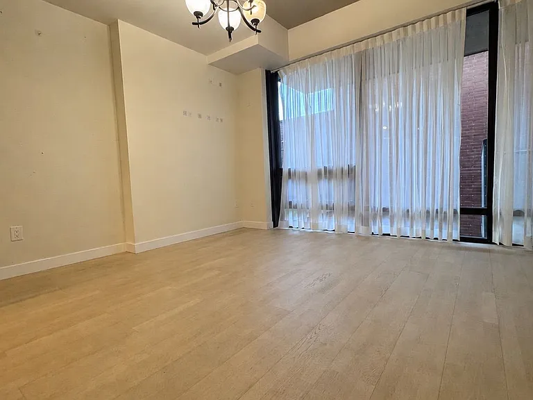 246 Logan Ave #303 — Photo 15