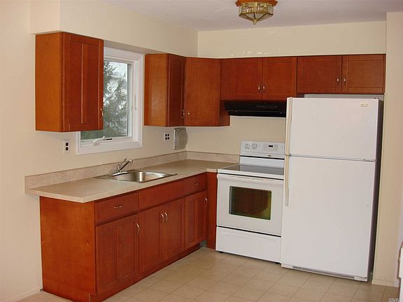 2nd image of 17 Cherry St