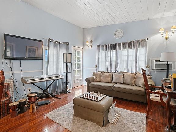 5th image of 301 Verbena Dr