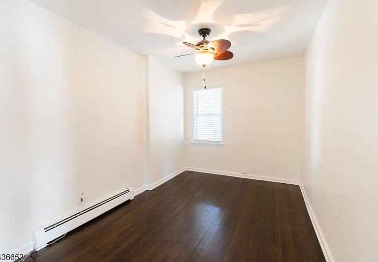 210 Globe Ave — Photo 10