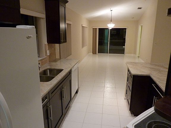 5th image of 5529 Grande Palm Cir #5529