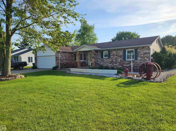 2919 Eastland Dr, Port Huron, MI 48060
