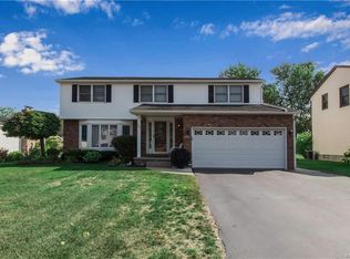 42 Belvoir Rd, Williamsville, NY 14221