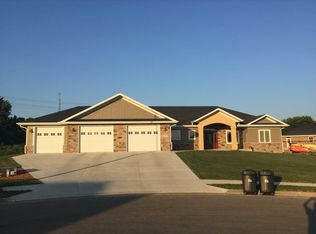 315 N 11th St, Bellevue, IA 52031