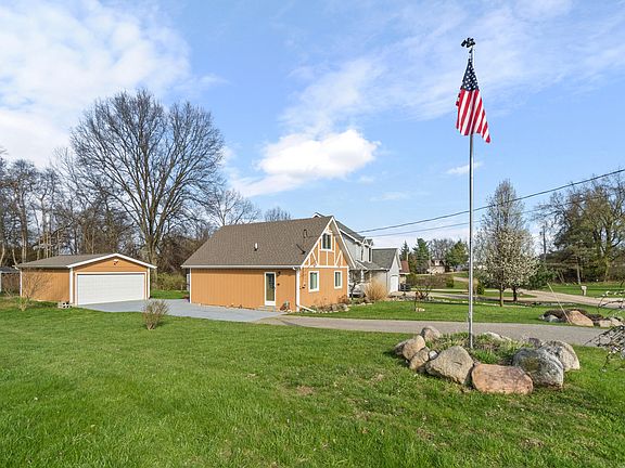 3rd image of 11112 Greenview Ct