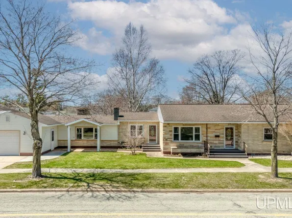 606 S 13th St, Gladstone, MI 49837