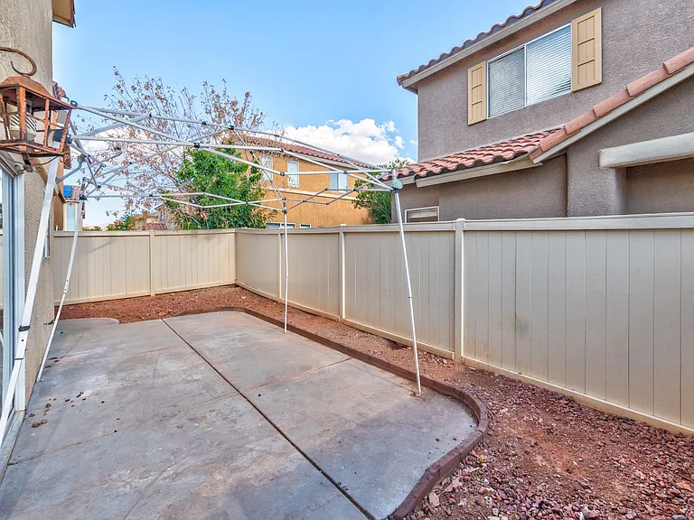 949 Medina De Leon Ave — Photo 17