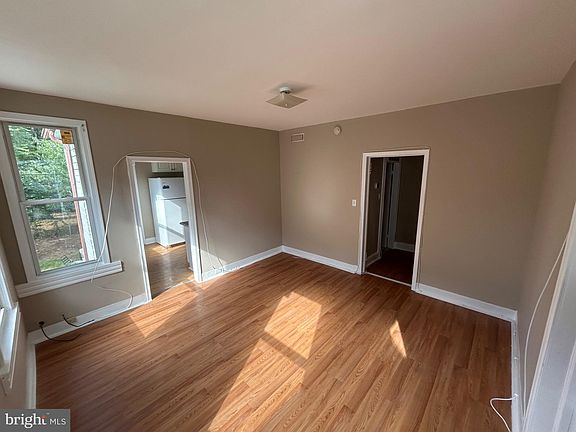 4th image of 514 E 41st St #B